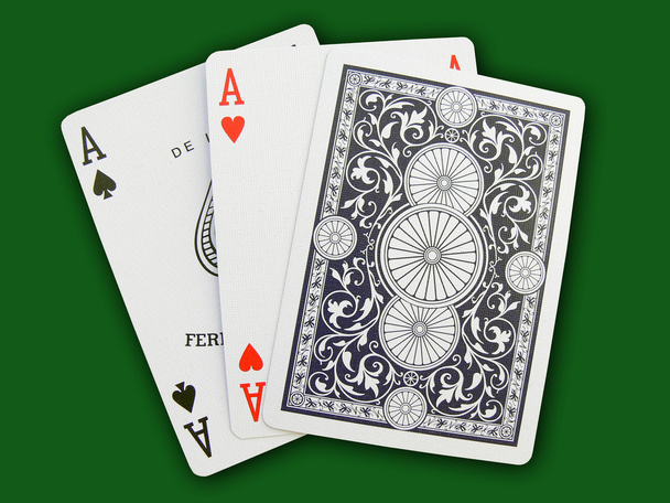 Jugar a las cartas
 - Foto, imagen
