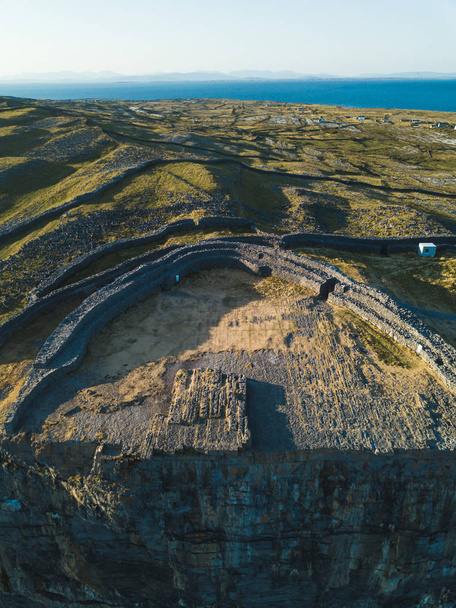Aerial view of Dun Aonghasa fort of Inishmore on the Aran Islands - Foto, afbeelding