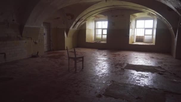 Opuštěné chátrající vězení. Patarei mořské pevnosti vězení poblíž přístavu Tallinn - Záběry, video