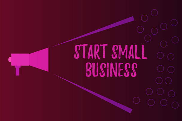 Uwaga: pisanie Wyświetlono Start Small Business. Biznesowe zdjęcie prezentujący wschodzące przedsiębiorca nowy przemysł Venture - Zdjęcie, obraz