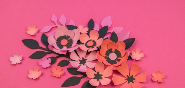 Flower and leaves made of paper on a pink background. Handwork, favorite hobby. Birthday and Valentine's Day - Φωτογραφία, εικόνα