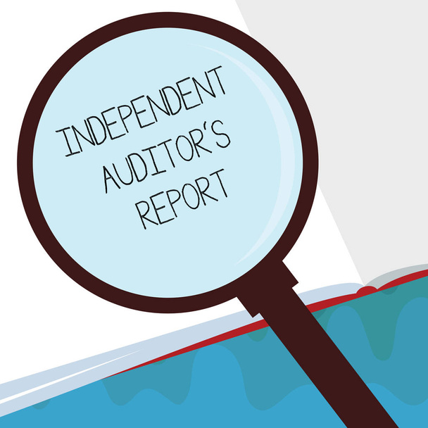 Handgeschreven tekst onafhankelijke Auditor s is verslag. Begrip betekenis boekhoudkundige en financiële praktijken analyseren - Foto, afbeelding