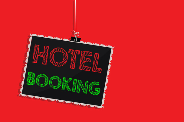 Käsiala tekstiä kirjallisesti Hotel Booking. Käsitteen merkitys Online varaukset Presidentin Suite De Luxe Hospitality roikkuu liitutaulu viestin tiedot merkki punainen tausta
. - Valokuva, kuva