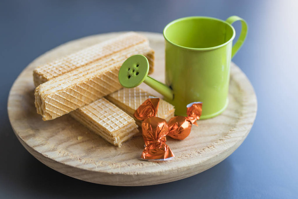 assiette avec biscuits de gaufrettes aux bonbons
 - Photo, image