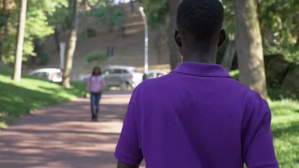 young african friends meets in the park and hugging - Filmagem, Vídeo
