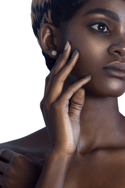 Young beautiful black woman with clean perfect skin makeup. Beauty portrait - Zdjęcie, obraz