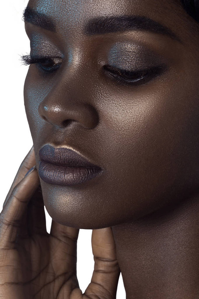 Young beautiful black woman with clean perfect skin makeup. Beauty portrait - Foto, Imagem