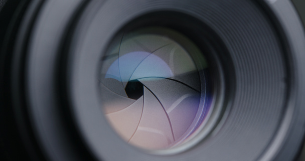 Изменение диафрагмы объектива камеры
 - Фото, изображение