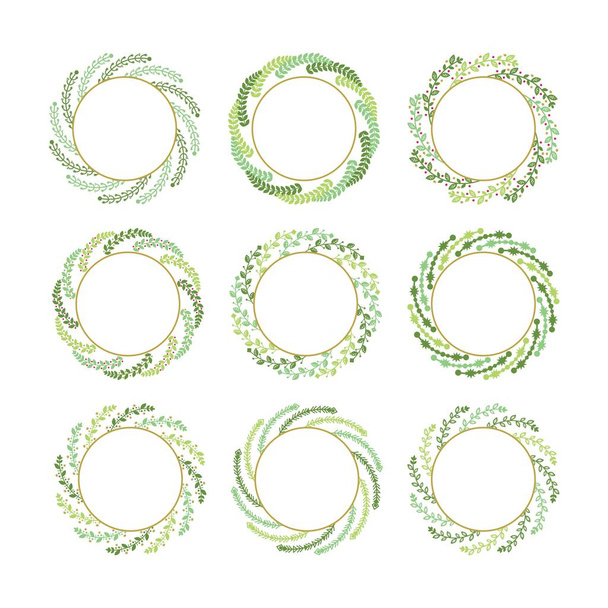 Zöld és arany elszigetelt csavart levelek Karácsonyi koszorúk set design elemek fehér háttér - Vektor, kép