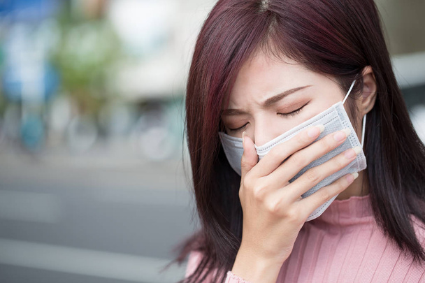 woman get cold and wear mask in the city - Photo, Image