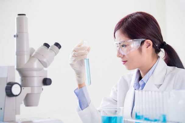 woman scientist take test tube in the laboratory - Valokuva, kuva