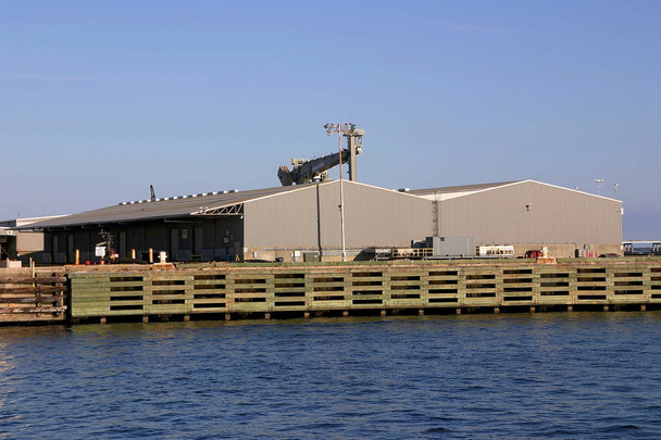 Linha de armazéns no Porto de Pensacola - Pensacola, Flórida
 - Foto, Imagem
