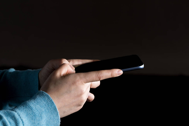 Persons hands using a smartphone - Zdjęcie, obraz