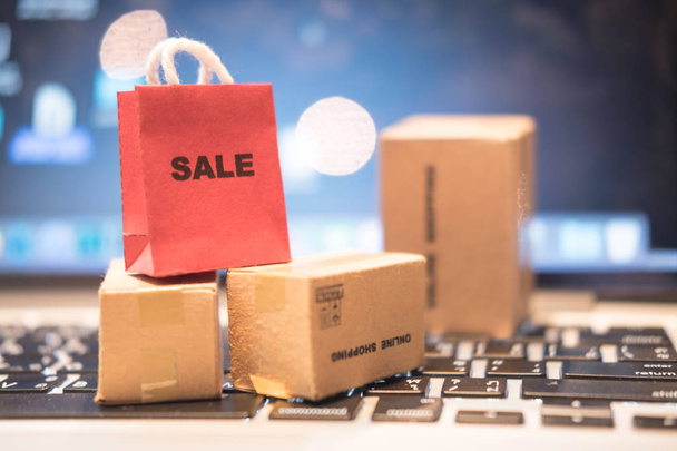 消費者が直接インターネット上の売り手から商品を購入することができる電子商取引のフォームは、オンライン ショッピング. - 写真・画像