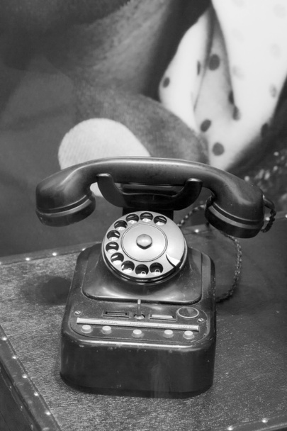 vecchio telefono - Un vecchio telefono nero antico. - Foto, immagini