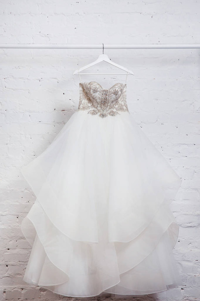 白いウェディング ドレス - 写真・画像