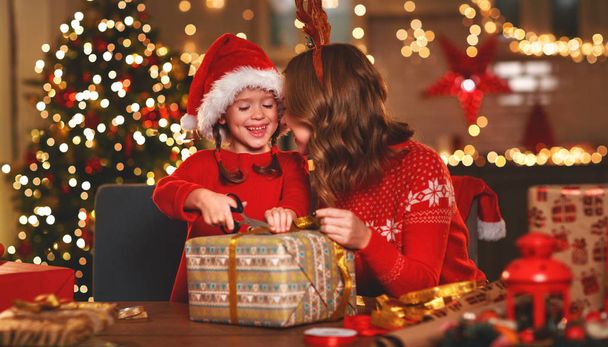 a happy family mother and child pack Christmas gift - Φωτογραφία, εικόνα