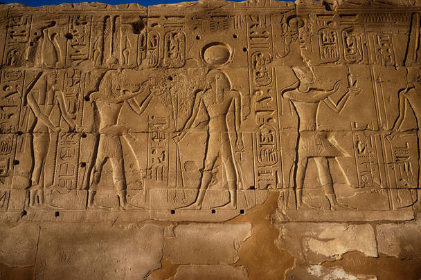 textura jeroglífica de karnak de Egipto como fondo muy agradable - Foto, Imagen