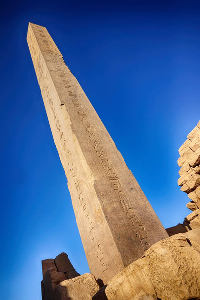 korkein monolyth Egyptistä karnak sininen taivas
  - Valokuva, kuva