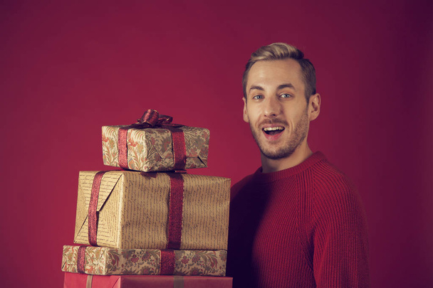 a man with Christmas gifts happy - Fotografie, Obrázek