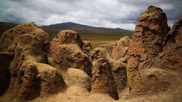 サリナスに Imata は、アレキパ、ペルーのアグアダ ブランカ国立予約で砂岩形成 - 写真・画像