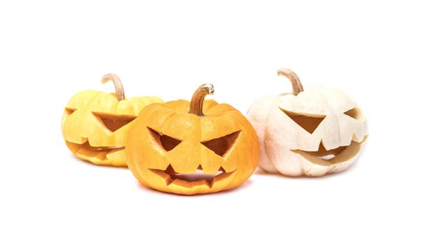 Cadılar Bayramı partisi dekorasyon için beyaz arka plan üzerinde izole halloween balkabağı kafa - Fotoğraf, Görsel