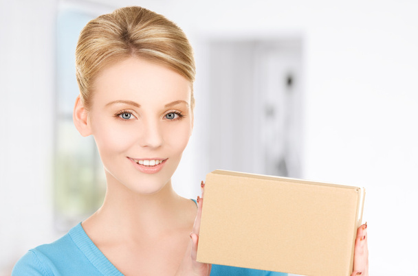 Businesswoman with parcel - Foto, immagini