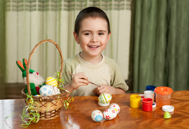 funny boy colored Easter eggs - Foto, afbeelding