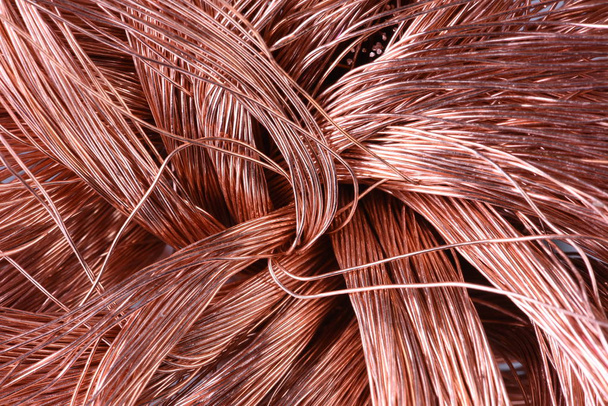 Matérias-primas industriais não ferrosas, fio de cobre
 - Foto, Imagem