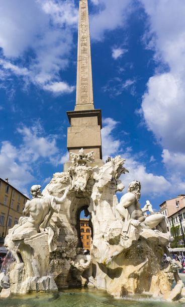 Detail der Fontana dei quattro fiumi auf der piazza navona in rom, italien - Foto, Bild