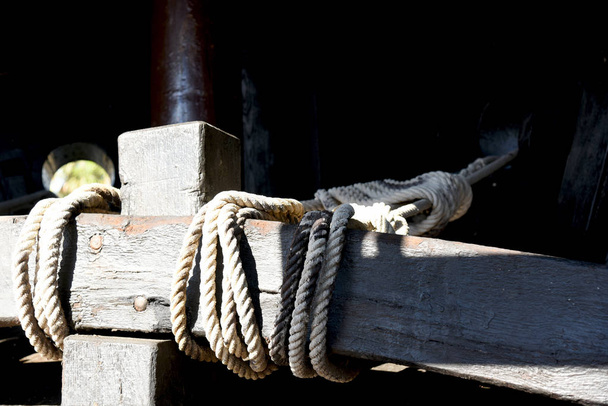 old boat rigging with ropes - Foto, Imagen