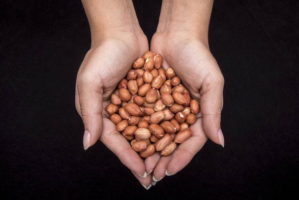 detalhe textura de amendoins abundantes e outros cereais
 - Foto, Imagem
