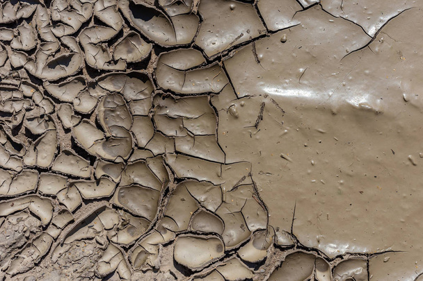 Taustalla käytettävän mudan kuivaus
 - Valokuva, kuva