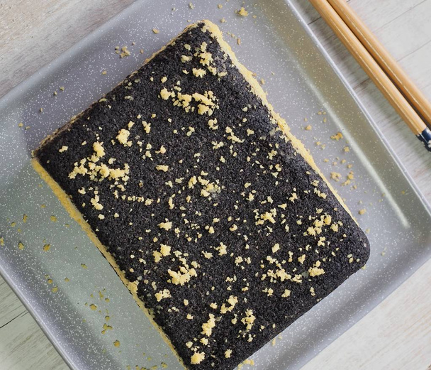 Comida asiática Torta de arroz glutinoso de sésamo negro
 - Foto, imagen