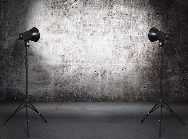 estúdio de fotografia em sala grunge velho com parede de concreto, fundo urbano
 - Foto, Imagem