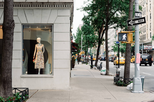Магазин роскоши в Upper East Side of Manhattan
 - Фото, изображение