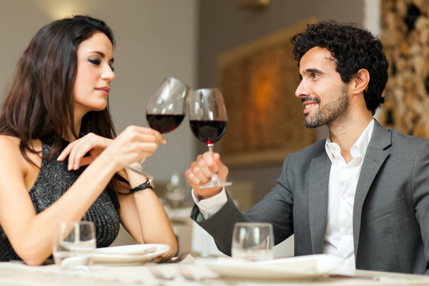 Couple toasting wineglasses in a luxury restaurant - Foto, Imagen