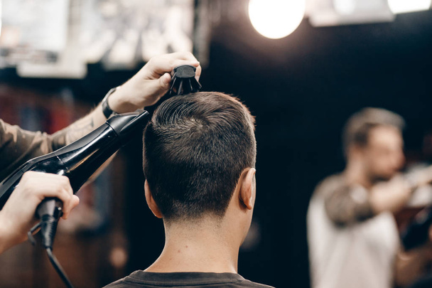 salon de coiffure avec coiffeur
 - Photo, image