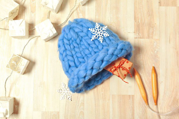 Blue knitted hat in composition - Foto, immagini