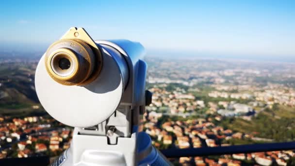 turystyczna teleskop panorama lornetki - Materiał filmowy, wideo