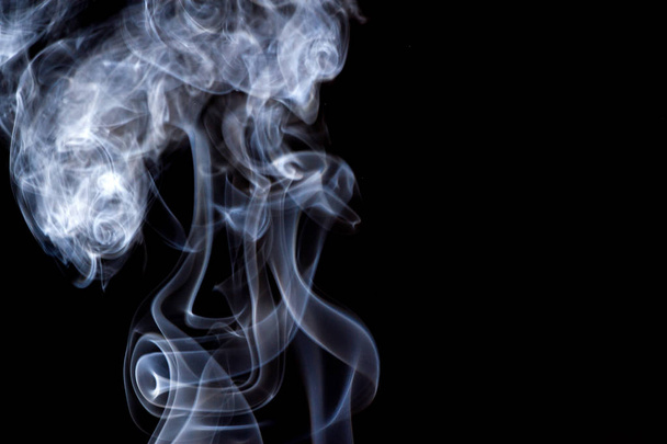 cigaretový kouř izolované par realistické mlha na černém pozadí - Fotografie, Obrázek