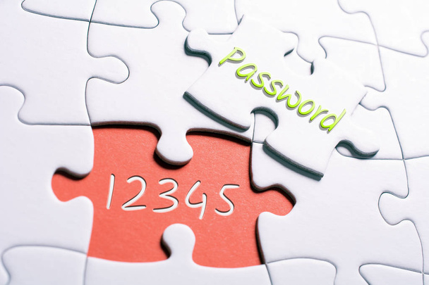 Word şifre ve eksik numaraları 12345 Jigsaw Puzzle - güvensiz şifre kavramı parça - Fotoğraf, Görsel