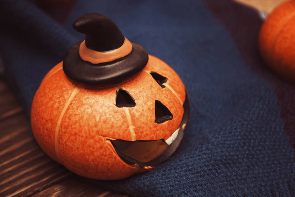 laughing pumpkins for Halloween on a warm cozy blanket Halloween symbol. - Foto, afbeelding