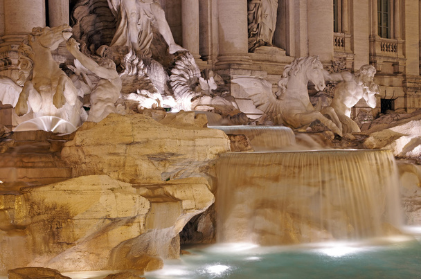 Trevi fountain details - Фото, изображение