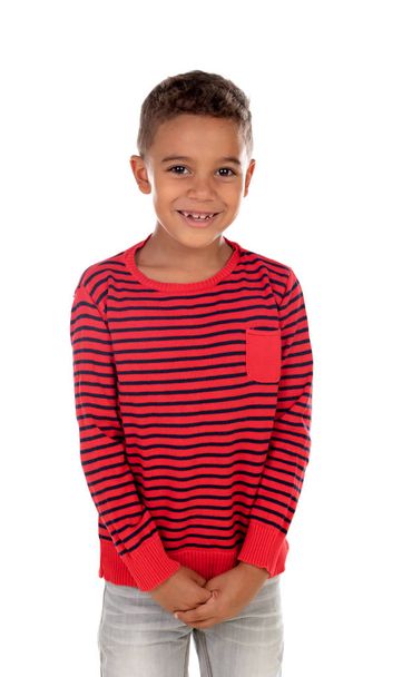 schöne lateinische Kind mit rot gestreiftem Hemd isoliert auf weißem Hintergrund - Foto, Bild