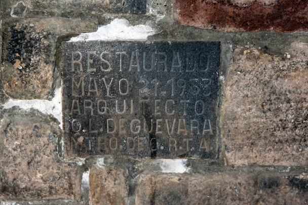 Colonial Catholic church wall architecture detail in Cuzco Peru. Gravé dans la pierre à la main
. - Photo, image