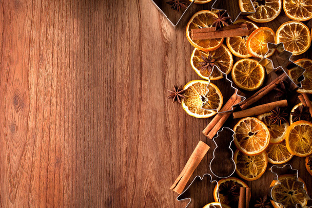 Christmas dried oranges,cinnamon sticks and anise star - Foto, Imagen