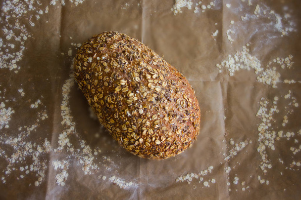 Multi-grain healthy bread on pergamet paper - Foto, immagini