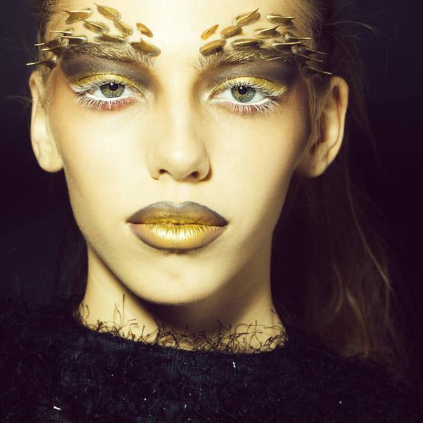 Thorn golden female makeup - Φωτογραφία, εικόνα