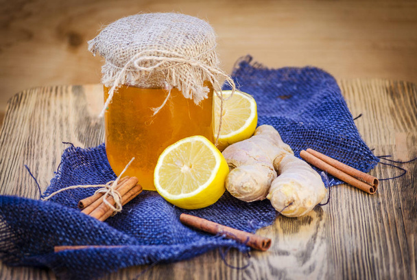 miel, gingembre, cannelle et citron sont des ingrédients naturels
 - Photo, image